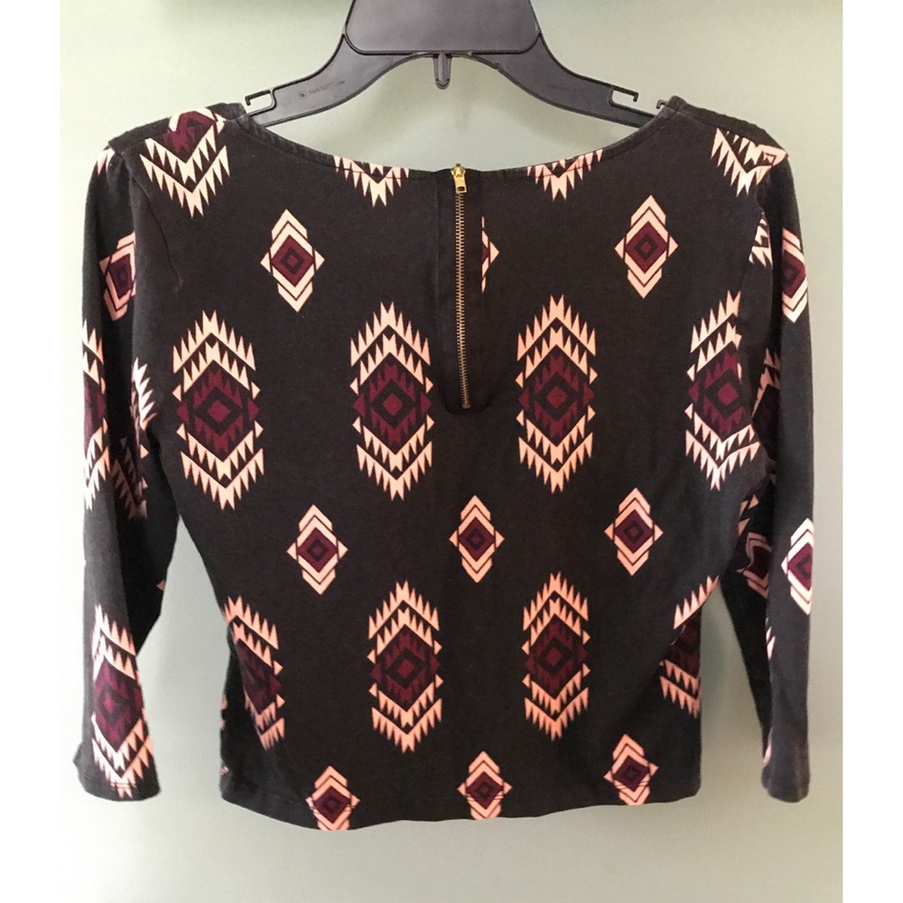 Geometric Print Crop Top - Picture 3 of 7